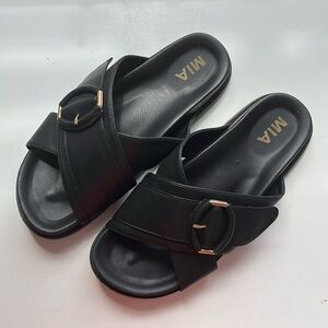 Comfy black sandals